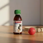 Флакон Asbrip Pets (150 мл) поруч з нашийником та червоним м'ячем. Засіб для відновлення дихання та покращення самопочуття активних тварин.