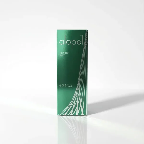 Зелена картонна упаковка піни Alopel. Засіб зменшує оксидативний стрес у волосяних фолікулах та зупиняє випадіння волосся.