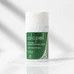 Флакон шампуню Alopel (150 мл) проти випадіння волосся. Формула підходить як чоловікам, так і жінкам для щоденного догляду за шкірою голови.