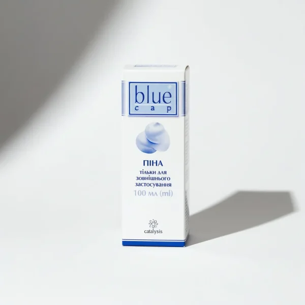 Передня сторона упаковки Blue Cap Foam (100 мл). Засіб для зволоження сухої та схильної до лущення шкіри, рекомендований дерматологами.