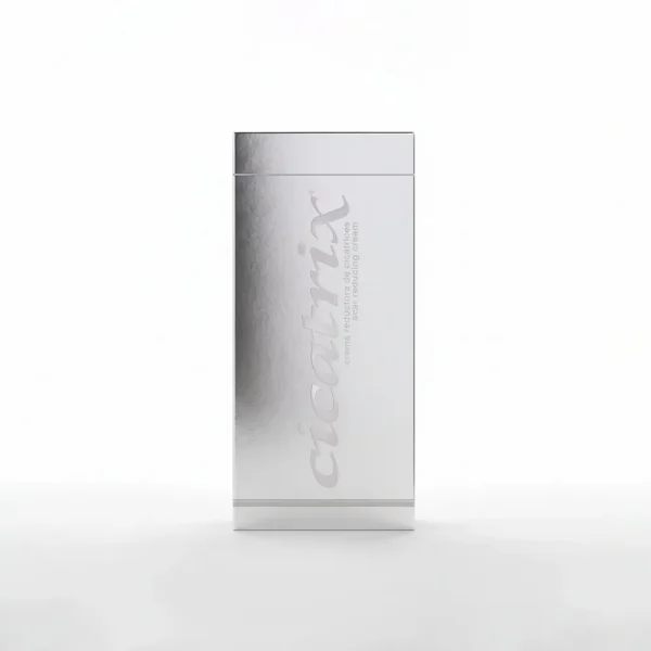 Срібляста картонна упаковка крему Cicatrix для корекції шрамів та рубців.