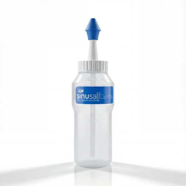 Гнучка пляшка Sinusalt для промивання носа об'ємом 250 мл. Оснащена спеціальною насадкою для комфортної та ефективної іригації.