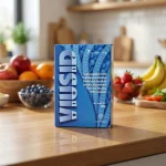 Упаковка Віусід Біотик на столі поруч зі свіжими фруктами. Ілюстрація підтримки здорового способу життя та правильного харчування.